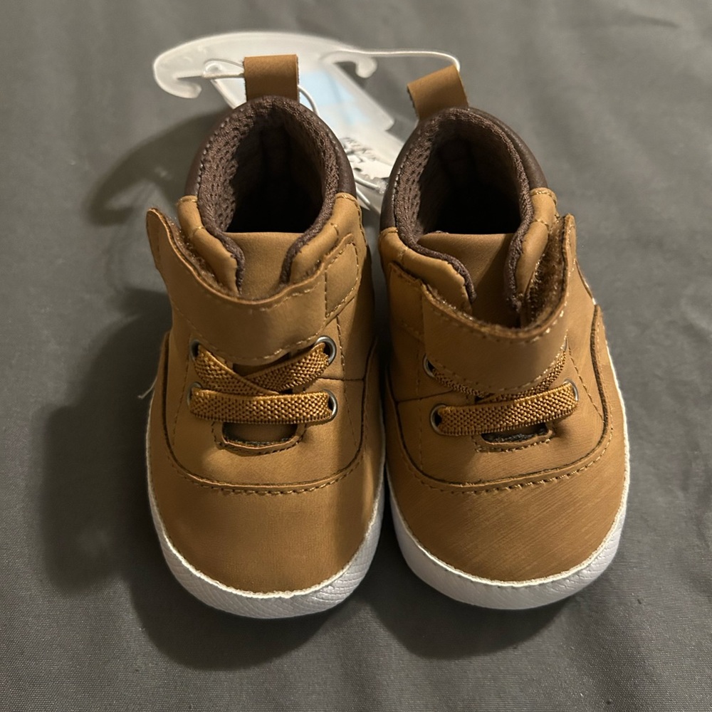 BRAND NEW BABY SHOES - TAG ON - Carters